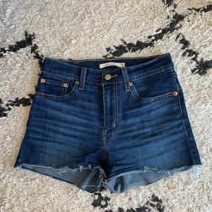 Levi’s High Rise Shorts 26